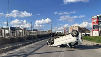 Sivas’ta Takla Atan Otomobil: 3 Yaralı