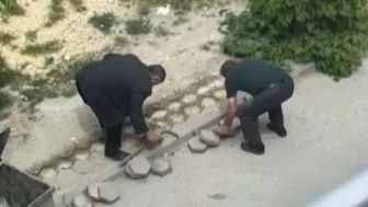 Taş Hırsızı Korkup Taşları Geri Getirdi