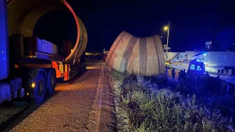 Tır ile Araç Çarpıştı Yaralılar Hastaneye Kaldırıldı