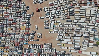 Lüks Araçlar Otoparkta Milyonluk Zarar Görüyor