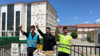 Sivas Ülkü Ocakları’ndan LGS Adaylarına İkram Desteği