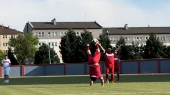Sivaslı Başkan Golünü Takla Atarak Kutladı! Sosyal Medyada Gündem Oldu