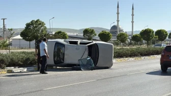 Sivas'ta Takla Atan Otomobilde 2 Kişi Yaralandı
