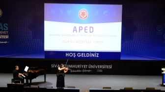 Sivas Cumhuriyet Üniversitesi’nde Akademik Performans ve Eğitim Faaliyetleri Ödül Töreni Düzenlendi