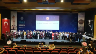 Sivas Cumhuriyet Üniversitesi’nde Başarılı Akademisyenler Ödüllendirildi