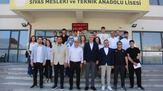 STSO BaşkanI Zeki Özdemir Meslek Lisesi Öğrencilerinin Karne Sevincine Ortak Oldu
