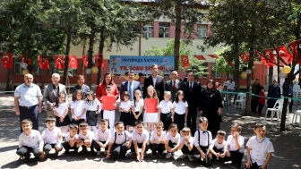 Sivas'ta Fevzipaşa İlkokulu'ndan Renkli Yılsonu Şenliği