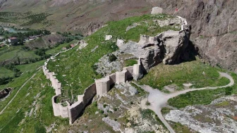 Fethedilemeyen Kale Divriği’nin 800 Yıllık Savunma Mirası