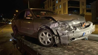 Ara Sokaktan Çıkan Araç Kazaya Neden Oldu