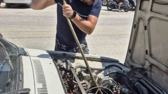 Park Halindeki Aracın Motorundan Yılan Çıktı
