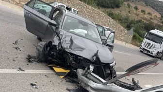 Bariyerlere Çarpan Araçta 3’ü Çocuk 8 Yaralı