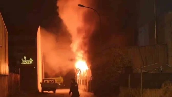 Bursa’da Kauçuk Fabrikasında Gece Saatlerinde Yangın
