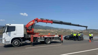Çorum’da Otomobil Sulama Kanalına Devrildi: 1’i Bebek 3 Yaralı