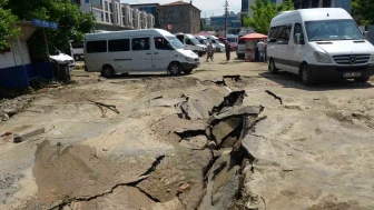 Sel Beton Zeminde Deprem Etkisi Yarattı