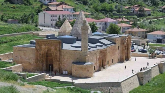 Divriği Ulucami ve Şifahanesi Ziyaretçilerini Büyülüyor