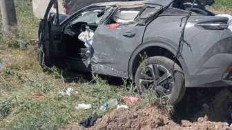 Elazığ’da Otomobil Şarampole Uçtu: 4 Kişi Yaralandı