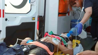 Antalya’da Falezlerden Atlayan Genç Ağır Yaralandı