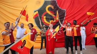 Galatasaraylı Taraftarlar Şampiyonluğu Senegal'de Kutladı