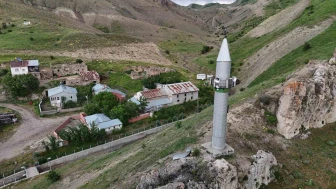 Sivas’ın Tuzlagözü’nde Minare ile Cami Arasındaki 150 Metrelik Fark