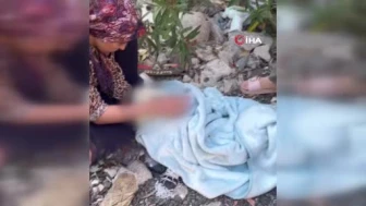İstanbul'da Boş Arazide Battaniyeye Sarılı Erkek Bebek Bulundu