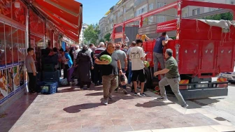 Esnaftan  19 Ton Karpuz İkramı