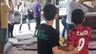 Kızgın Boğa Kasaba Saldırdı