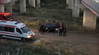 Sivas'ta Köprü Korkuluklarını Aşıp Irmağa Uçtular