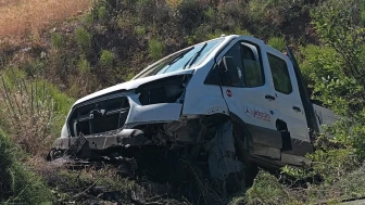 Sivas-Malatya Karayolu’nda Kamyonet Bariyerlere Çarptı: 2 Yaralı