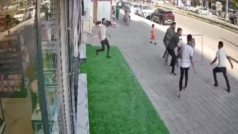 Kavga Ortasında Minibüsün Çarptığı Kişi Hayatını Kaybetti