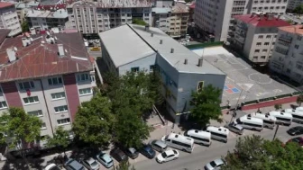 Sivas’ta Öğrencilerden Durak Baba Mezarına Özenli Bakım