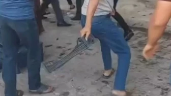 Kadınların da Karıştığı Pazar Yeri Kavgası Kamerada! 5 Kişi Hastaneye Kaldırıldı