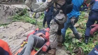 Protez Ayağı Çıktı Şelalede Mahsur Kaldı