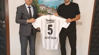 Beşiktaş'ın Savunma Oyuncusundan Eski Öğretmenine Anlamlı Hediye