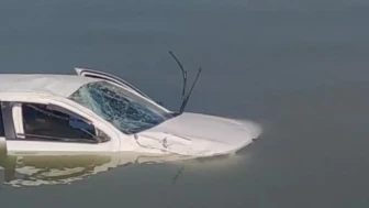 Van’da Otomobil Gölete Uçtu: 2 Kişi Yaralandı