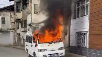 Park Halindeki Araçta Şüpheli Yangın