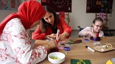 Engelli bireylerin  hayatlarına dokunuyorlar