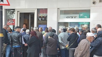 UZUN KUYRUKLAR OLUŞTU