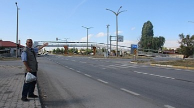 20 metrelik mesafe için 200 metre yürüyorlar