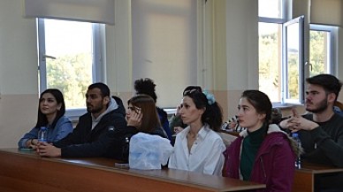 GAZETECİ ADAYLARINA YOL GÖSTERDİ