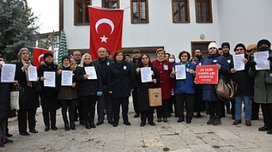 İSMET İNÖNÜ’YÜ ANDILAR