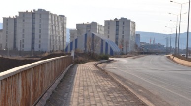 ÖĞRENCİLER YÜRÜYÜŞ YOLU İSTİYOR
