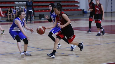 BİZİM KIZLAR TURLADI