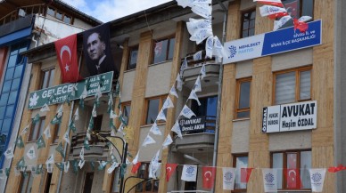 PARTİLERDEN DOSTLUK GÖSTERİSİ