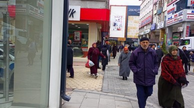 BAYRAM ÖNÜ ESNAFIN YÜZÜ GÜLDÜ