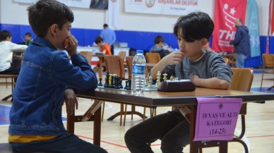 BAYRAM SATRANÇ TURNUVASINA 125 SPORCU KATILDI