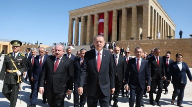 TAM KADRO ANITKABİR’DE
