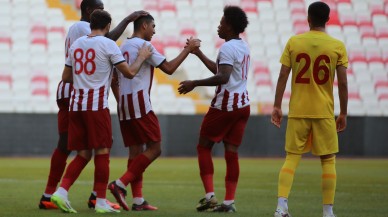 YUNUS GÖZ DOLDURUYOR