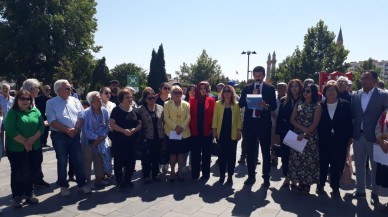 CHP’DEN ÇELENK SUNMA TÖRENİ