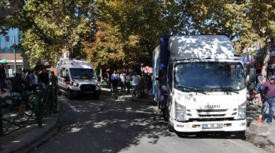 Ambulansın yolunu kapatan araç vatandaşın tepkisini topladı