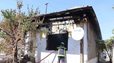 Kiracı evi yakıp kaçtı